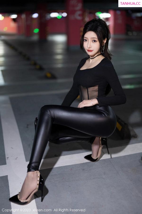 王馨瑶  [XiuRen]高清写真图 2023.04.28 No.6663 王馨瑶yanni 停车场皮裤第9张图片